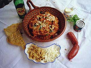 Fideos Secos con Chorizo al Chipotle y Chicharron