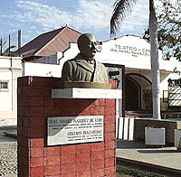 General Marquez de Leon statue & theatre