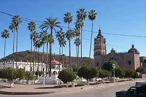 Picturesque town plaza - Plaza de Armas